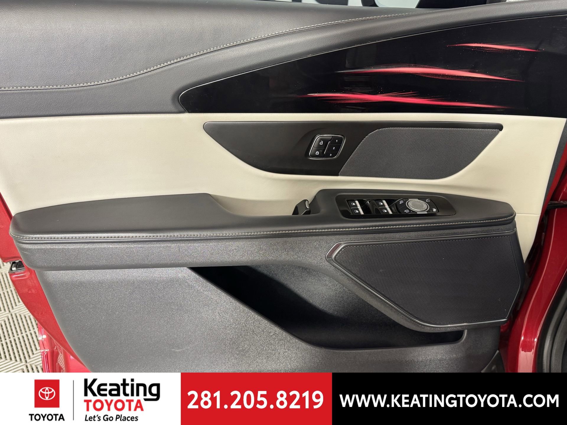 Used 2024 Lincoln Nautilus Reserve image 11