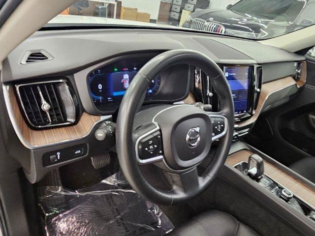 Used 2022 Volvo XC60 B5 Momentum w/ Climate Package AWD/4WD image 7
