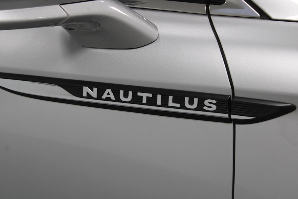 Used 2019 Lincoln Nautilus Reserve FWD image 12