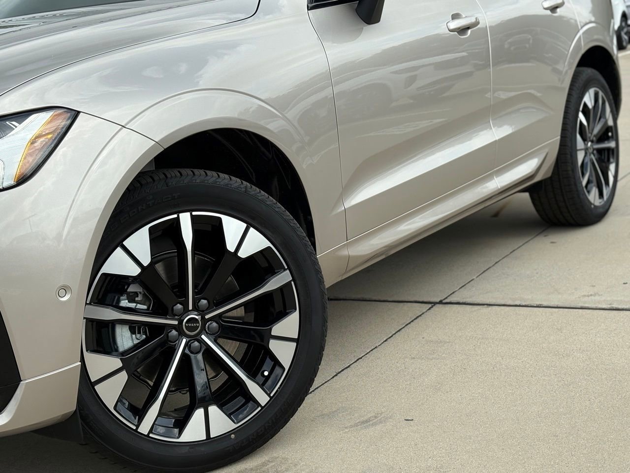 New 2026 Volvo XC60 B5 Plus w/ Protection Package Premier image 8