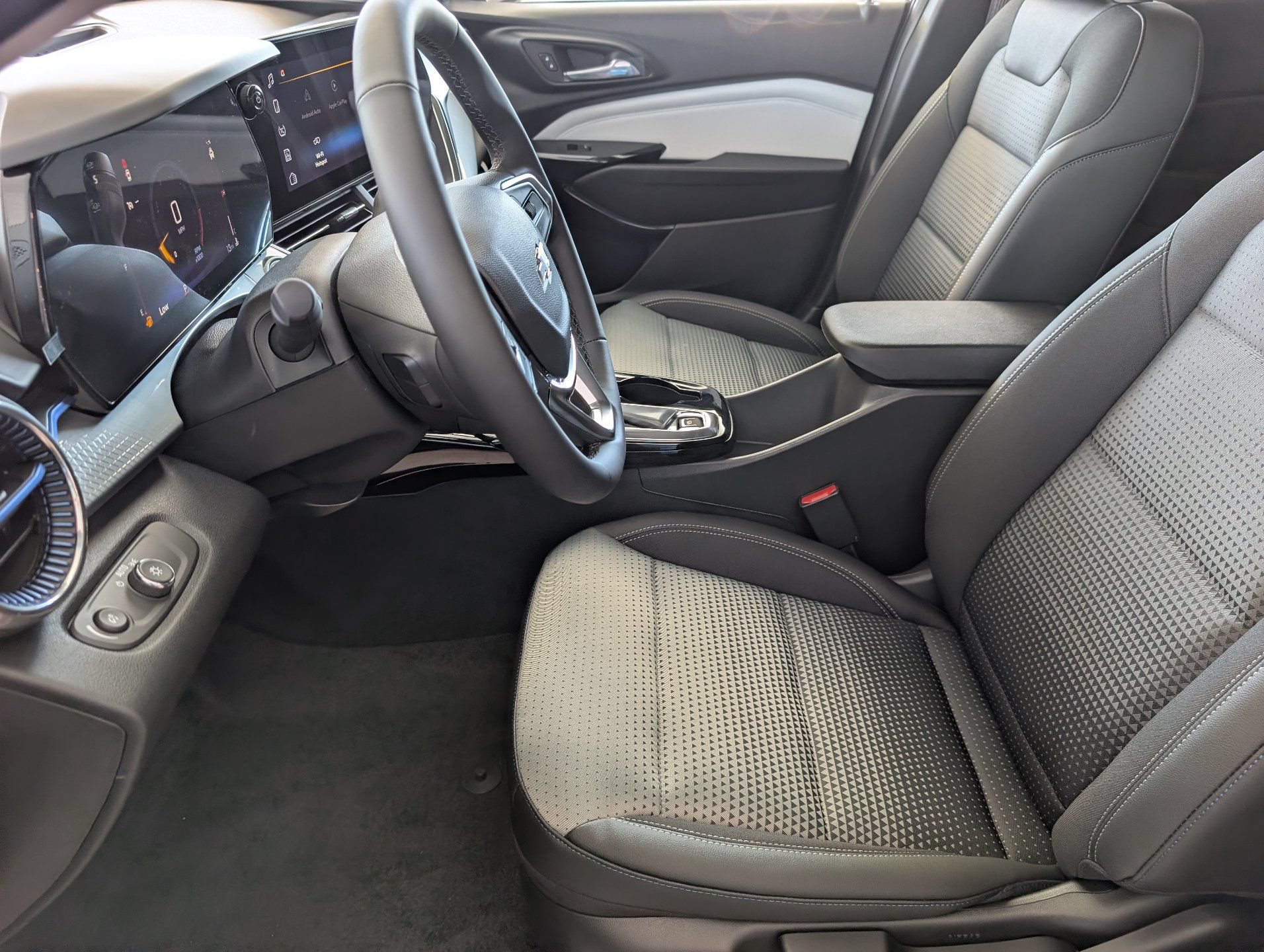 New 2026 Chevrolet Trax LT w/ Driver Confidence Package FWD image 17