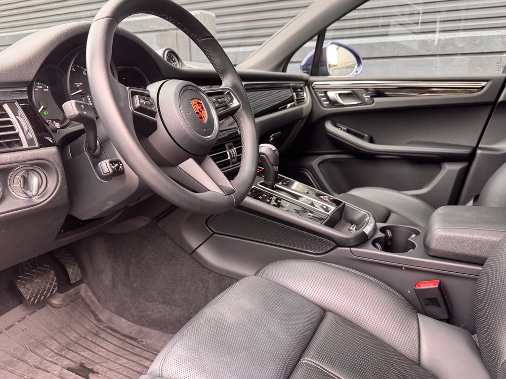 Certified 2026 Porsche Macan AWD/4WD image 4