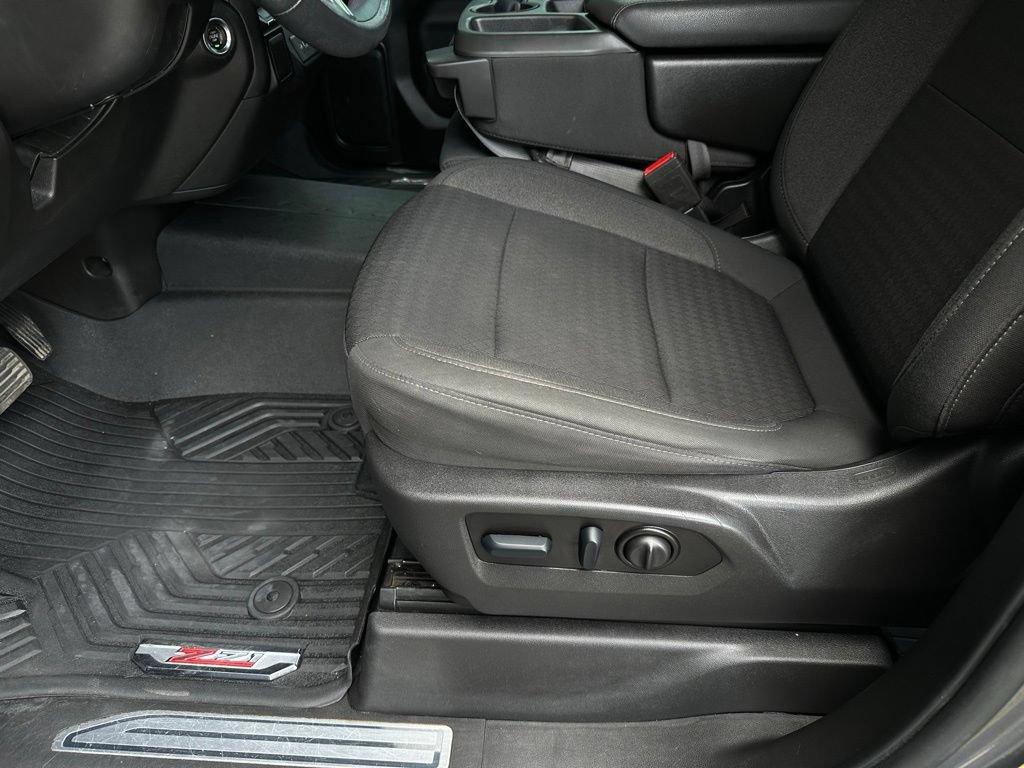 Used 2022 Chevrolet Silverado 1500 LT AWD/4WD image 12