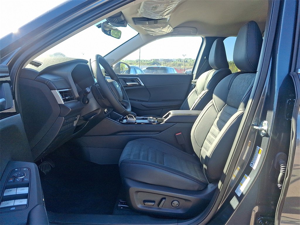 New 2025 Mitsubishi Outlander SE image 6