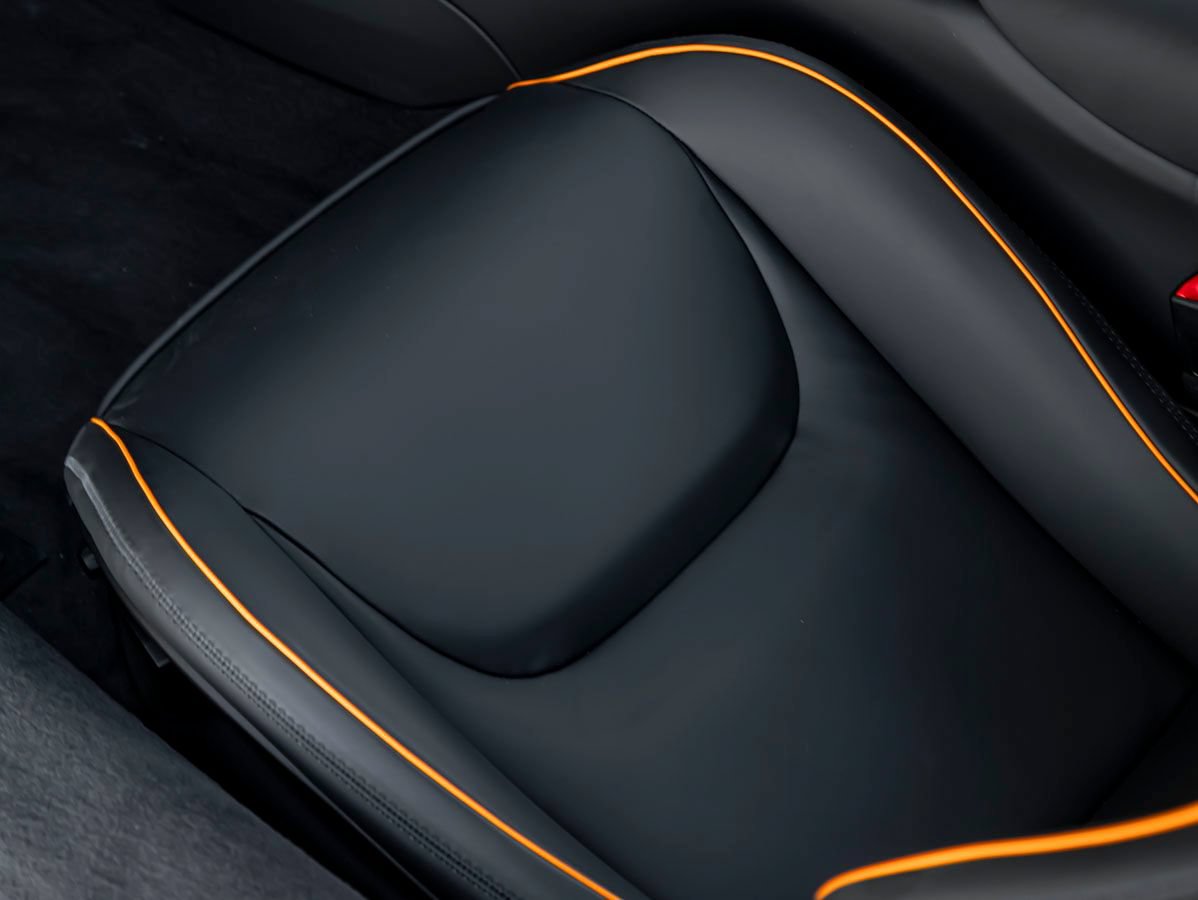 Used 2026 McLaren Artura Spider RWD image 18