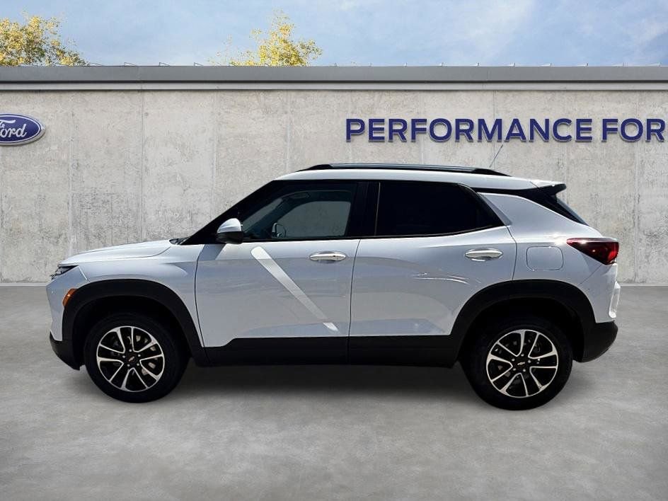 Used 2025 Chevrolet TrailBlazer LT AWD/4WD image 10