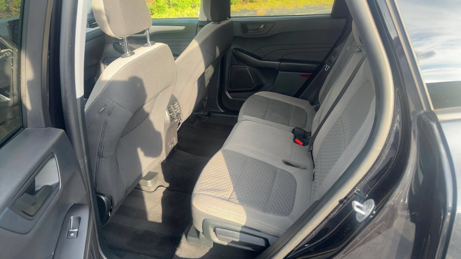 Used 2022 Ford Escape SE w/ SE Sport Appearance Package AWD/4WD image 14