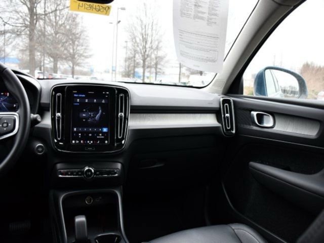 Certified 2025 Volvo XC40 B5 Core AWD/4WD image 18