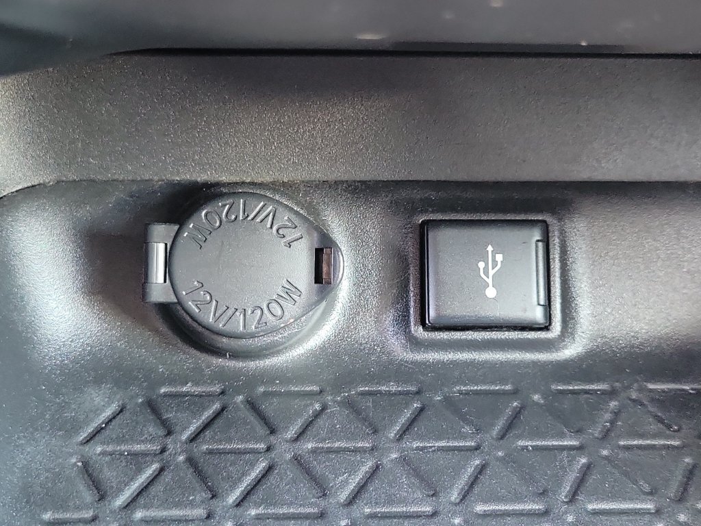 Used 2021 Toyota RAV4 XLE w/ Carpet Mat Package (TMS) FWD image 30