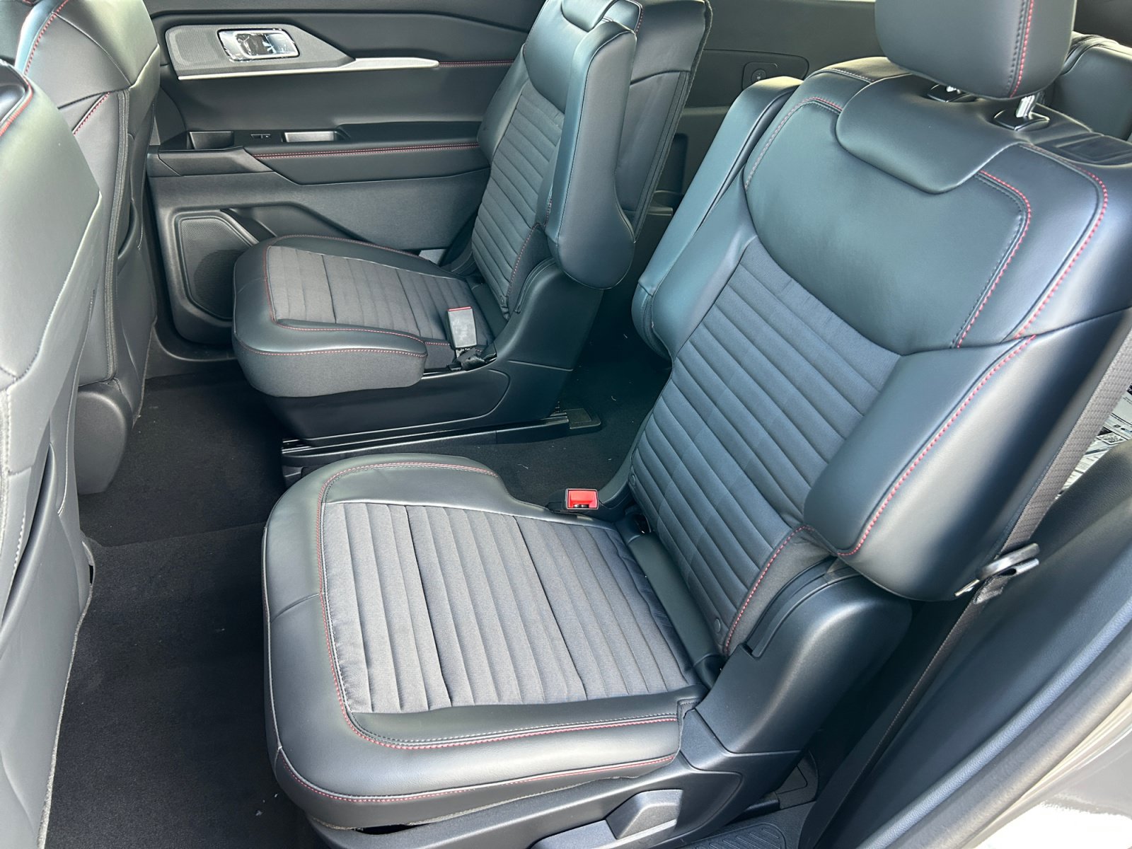 New 2026 Ford Explorer ST-Line w/ ST-Line Street Pack RWD image 17