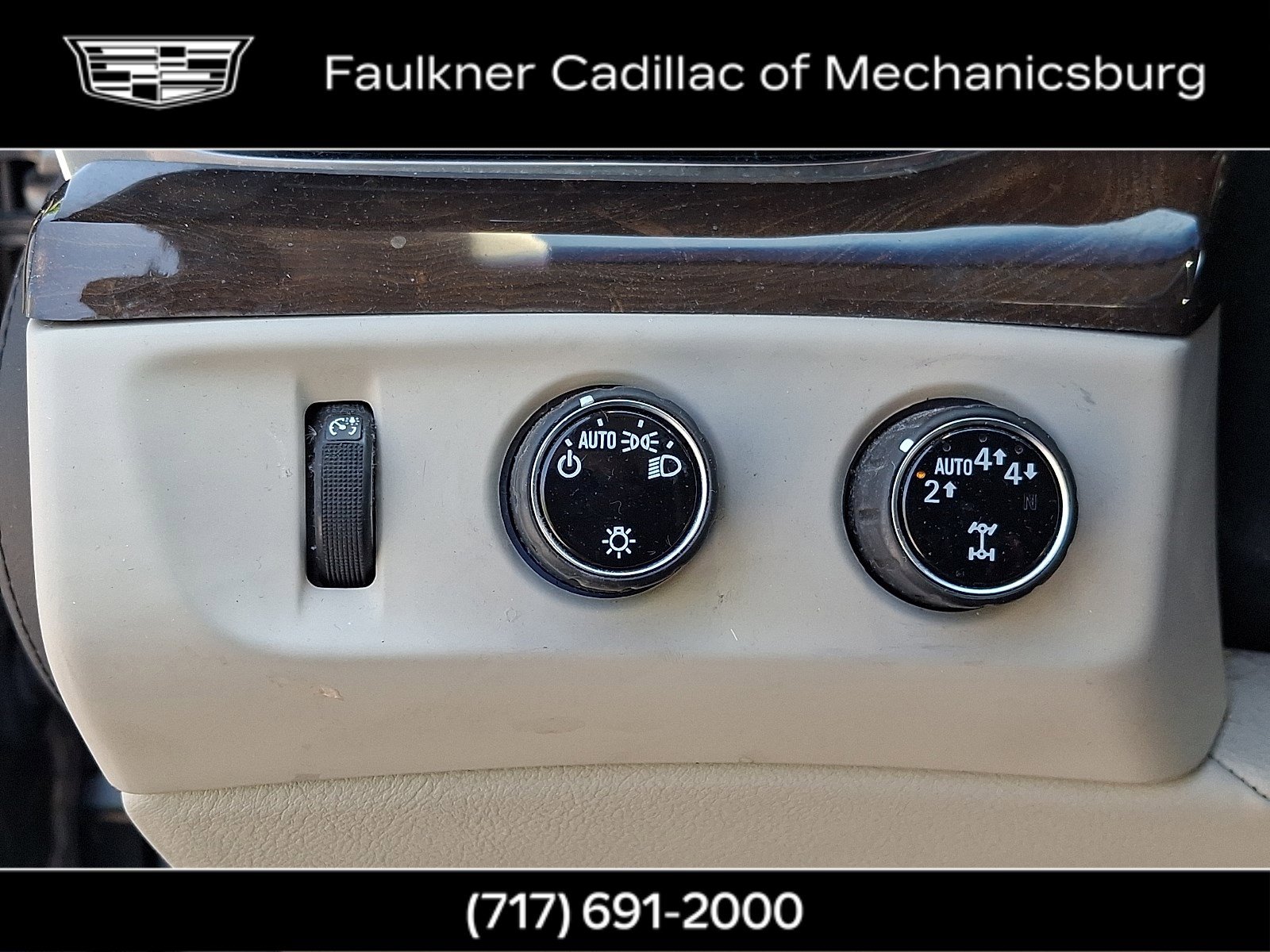 Used 2018 Cadillac Escalade Luxury AWD/4WD image 24