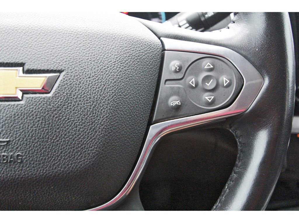 Used 2021 Chevrolet Traverse Premier w/ LPO, Blackout Package FWD image 22