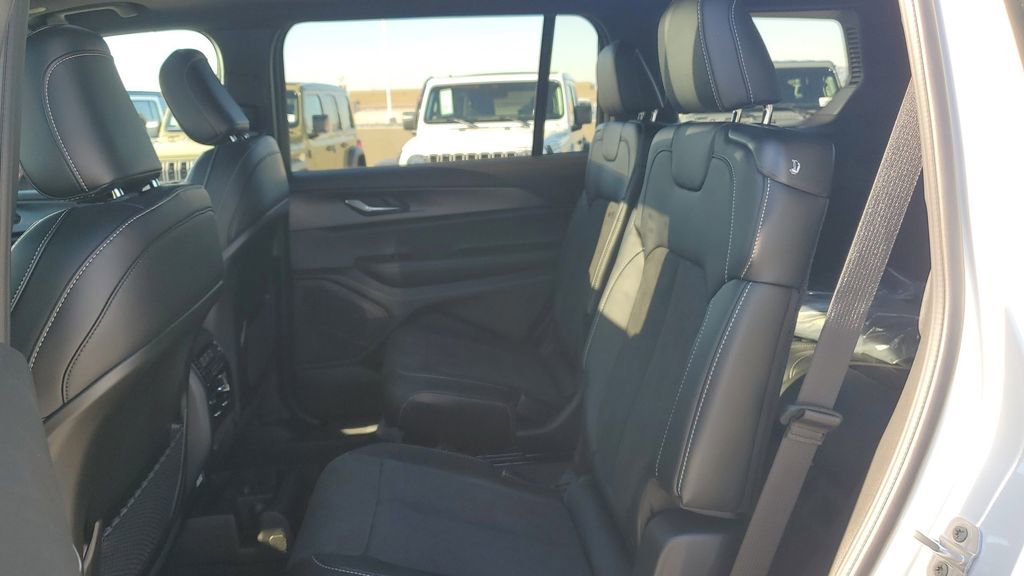 New 2025 Jeep Grand Cherokee L Altitude image 14