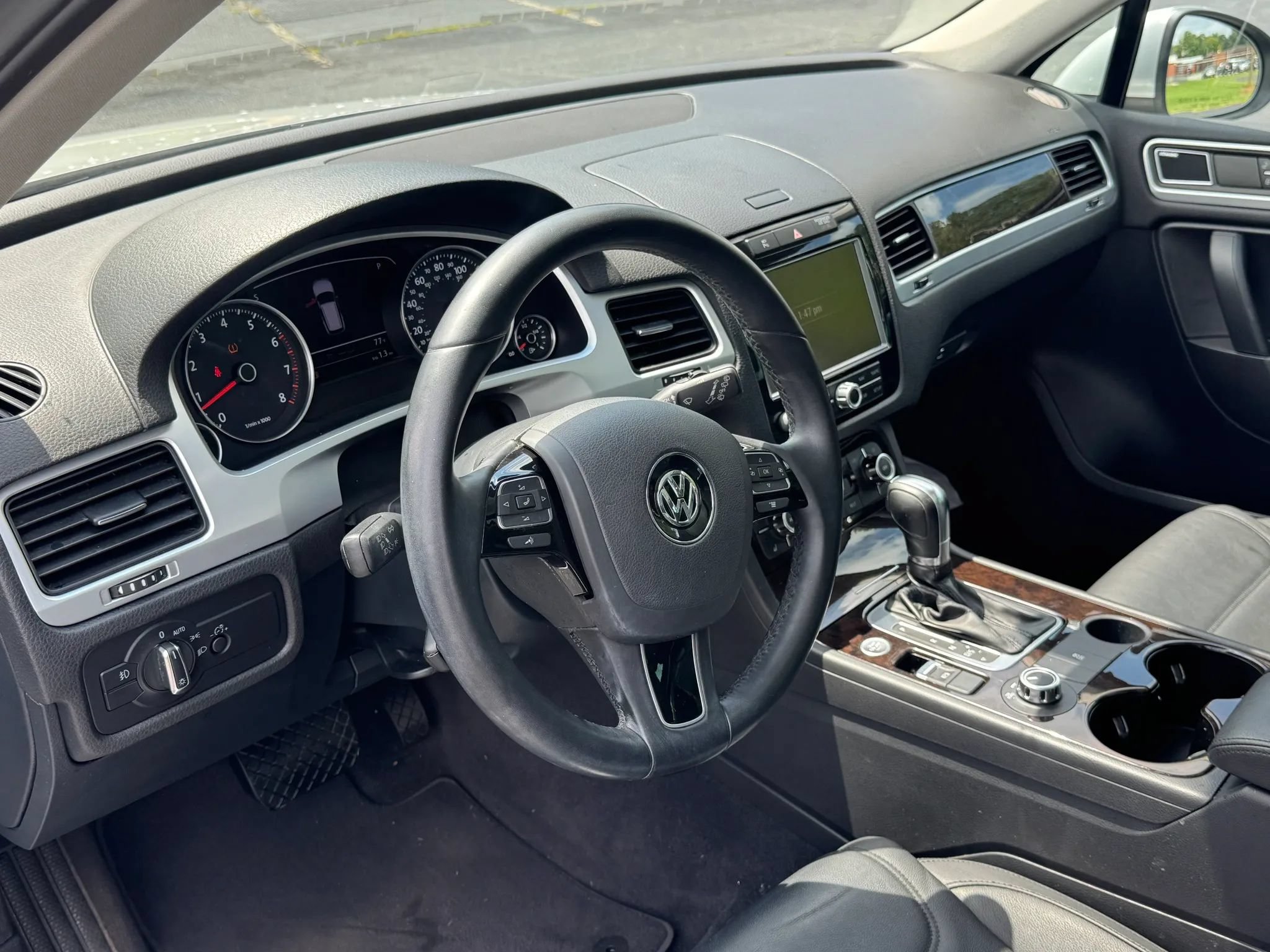 Used 2013 Volkswagen Touareg VR6 AWD/4WD image 11