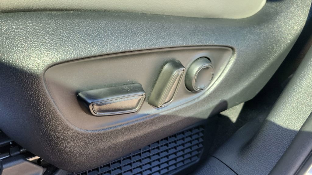 Certified 2025 Toyota Sienna XLE image 19