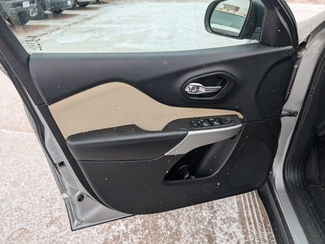 Used 2017 Jeep Cherokee Sport w/ Safety Group image 13