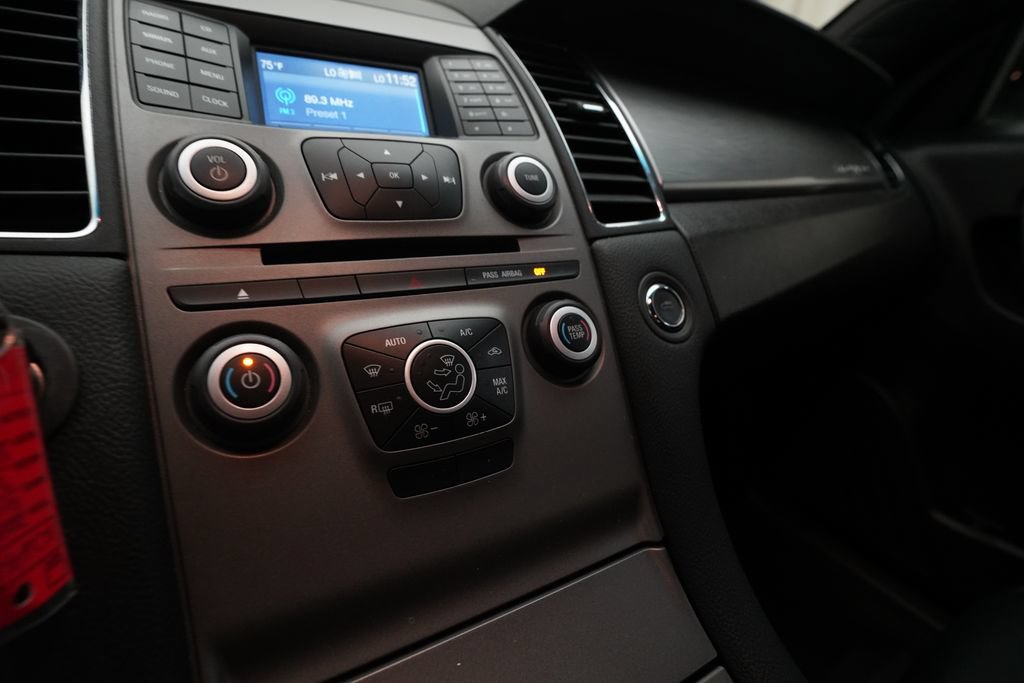 Used 2018 Ford Taurus SEL FWD image 22