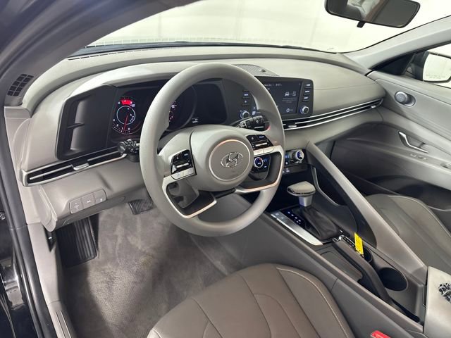 Used 2023 Hyundai Elantra SEL image 13