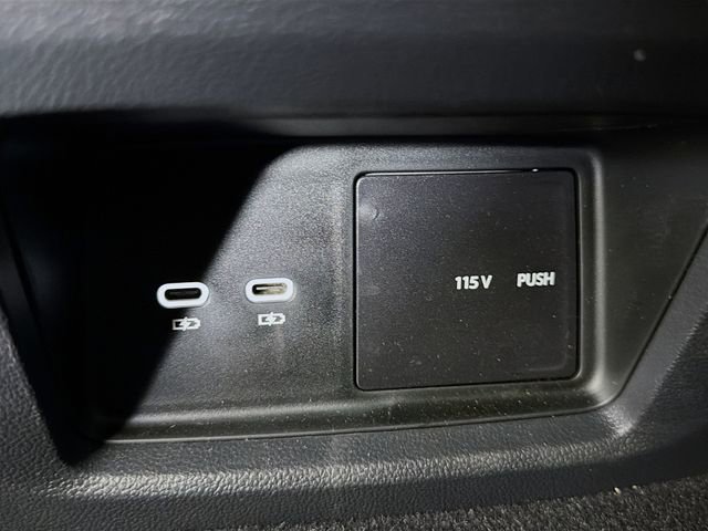 Used 2025 Volkswagen Atlas SE image 27