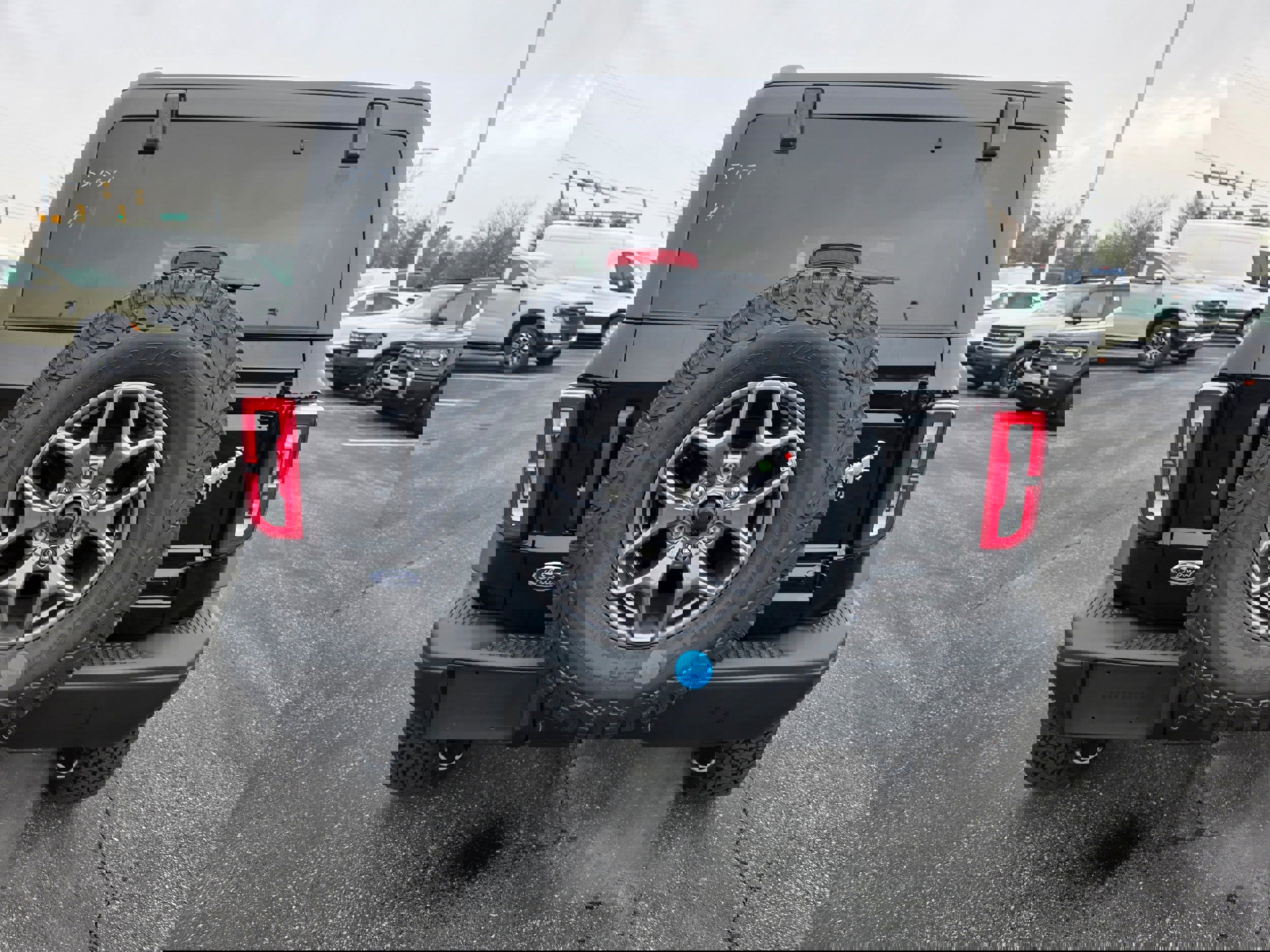 New 2025 Ford Bronco Badlands image 4