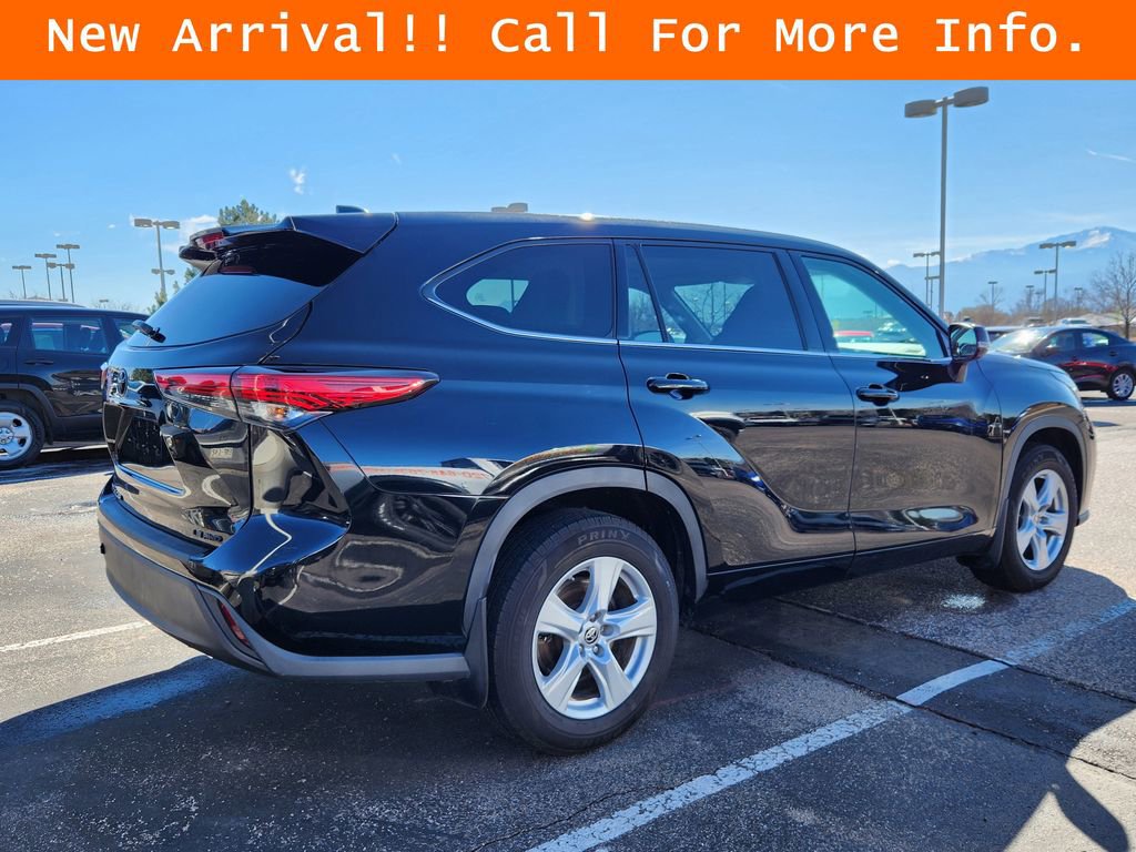 Used 2021 Toyota Highlander LE image 6