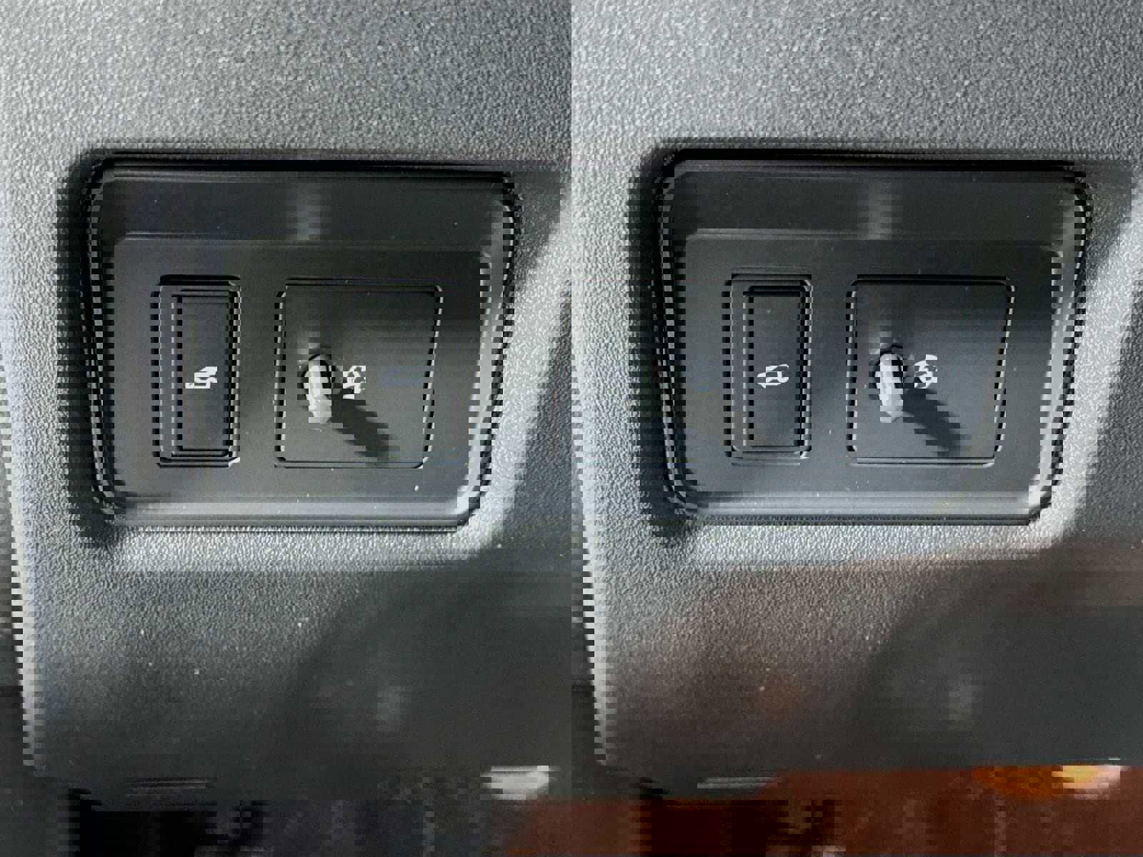 Used 2024 Jaguar E-PACE R-Dynamic SE image 10