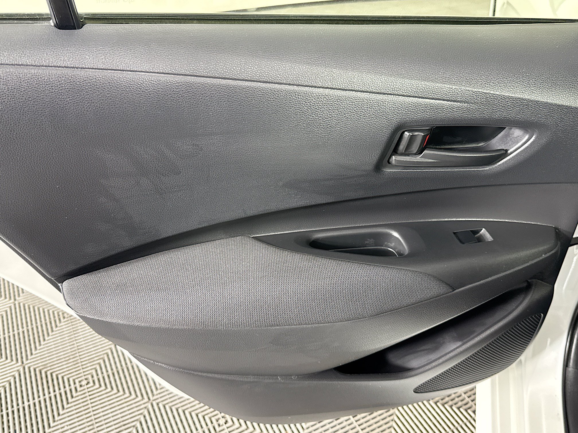 Used 2022 Toyota Corolla LE FWD image 24