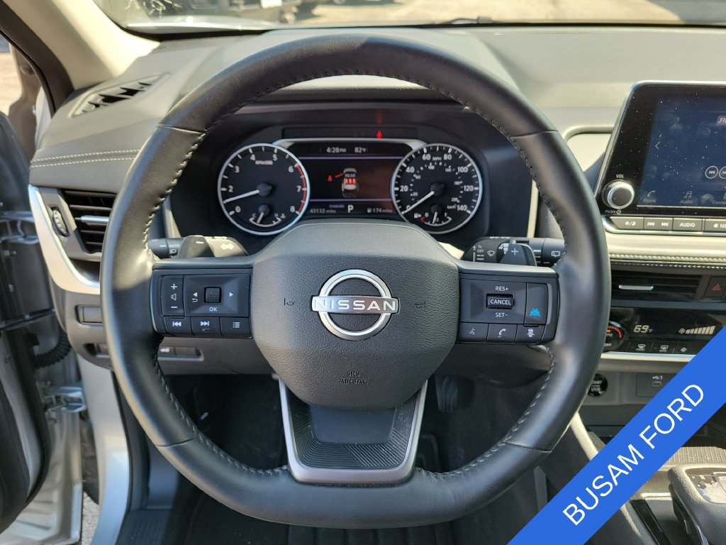 Used 2025 Nissan Rogue SV FWD image 21