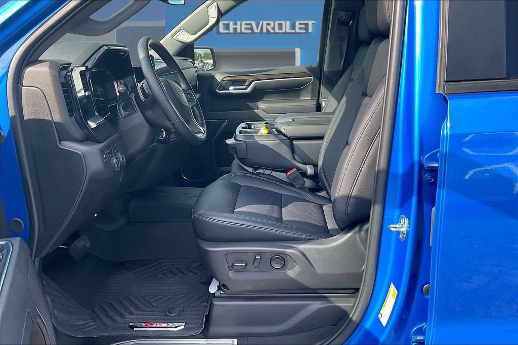 Used 2025 Chevrolet Silverado 1500 RST w/ Z71 Off-Road Package AWD/4WD image 22