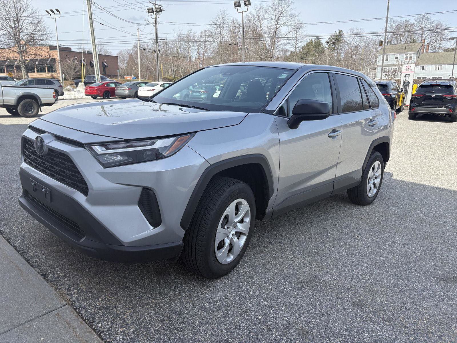 Used 2025 Toyota RAV4 LE image 3