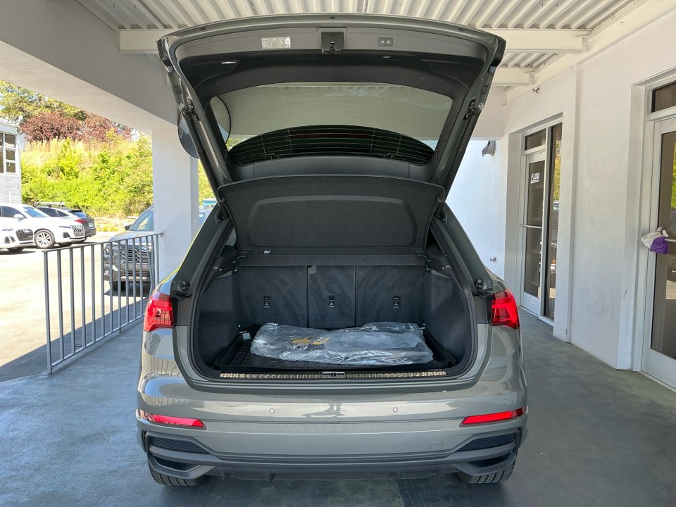 Certified 2025 Audi Q3 2.0T Premium Plus w/ Premium Plus Package AWD/4WD image 19