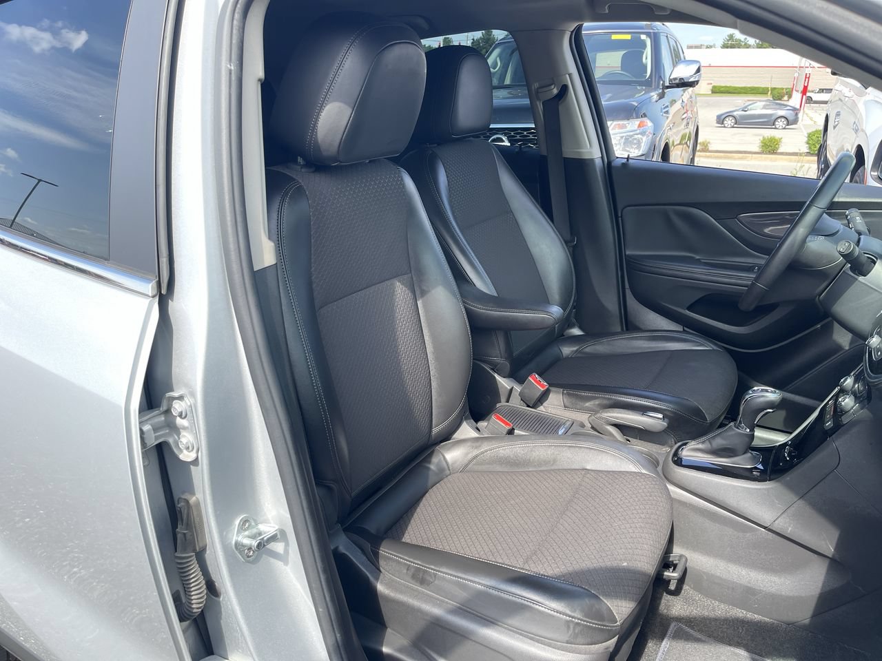 Used 2020 Buick Encore Preferred w/ Safety Package FWD image 27