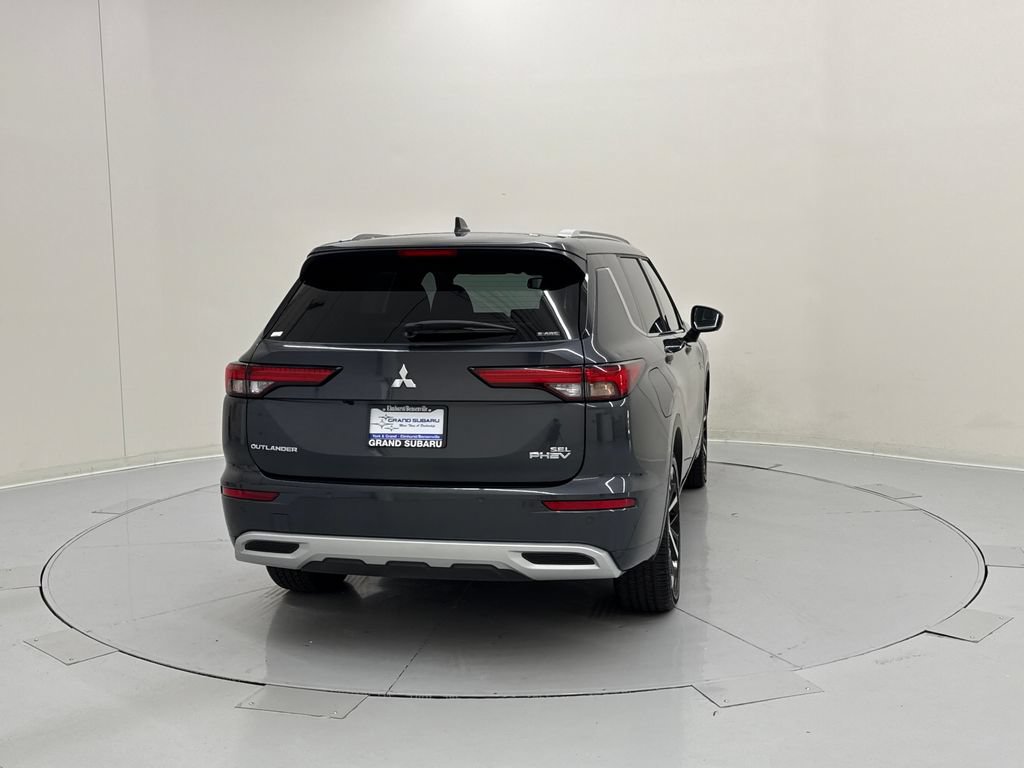 Used 2025 Mitsubishi Outlander 4WD Plug-In Hybrid image 5