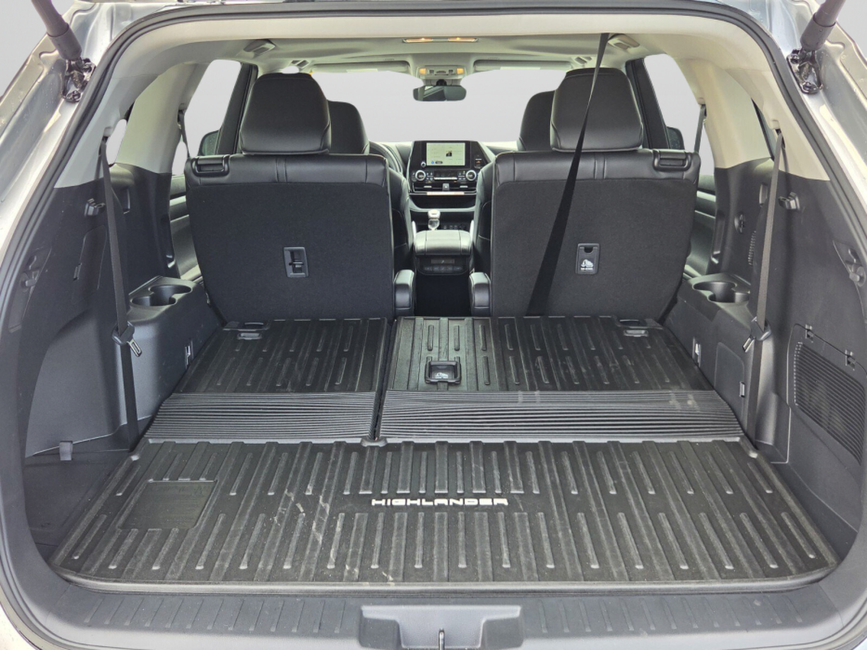 Used 2025 Toyota Highlander XLE FWD image 12