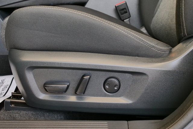 Used 2025 Nissan Rogue SV image 11