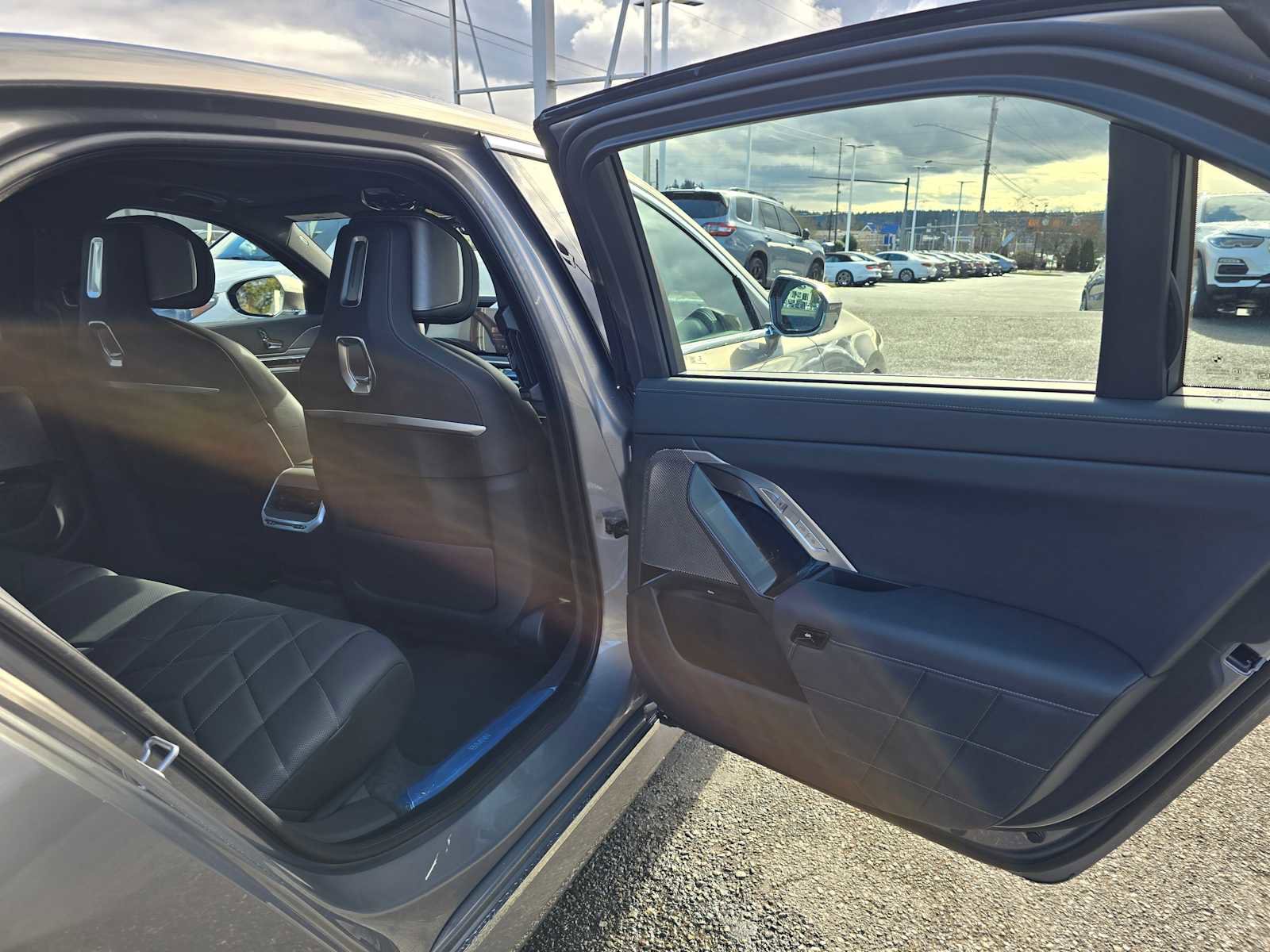 New 2025 BMW i7 xDrive60 image 12