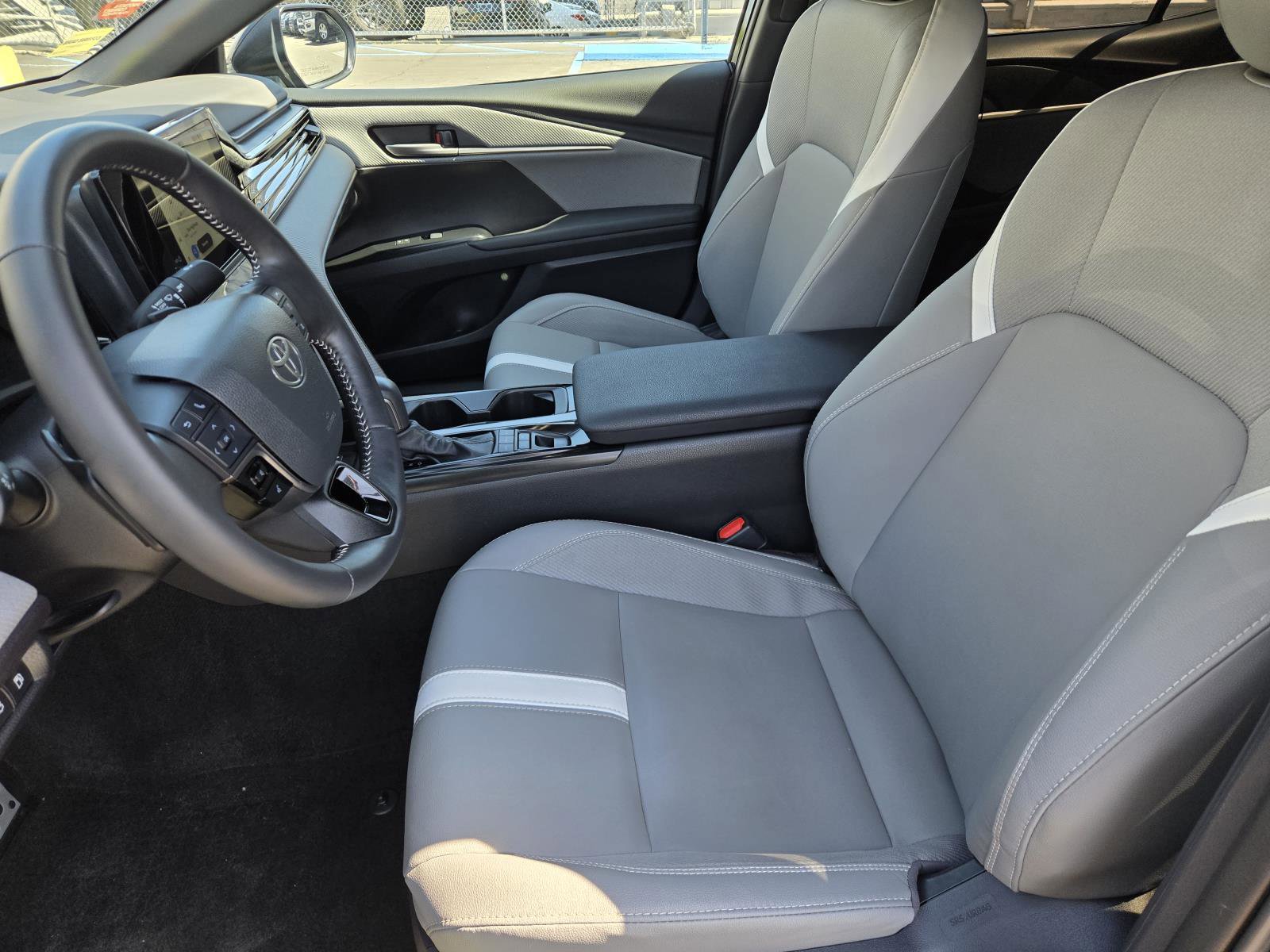 Used 2025 Toyota Camry SE w/ Convenience Package FWD image 21
