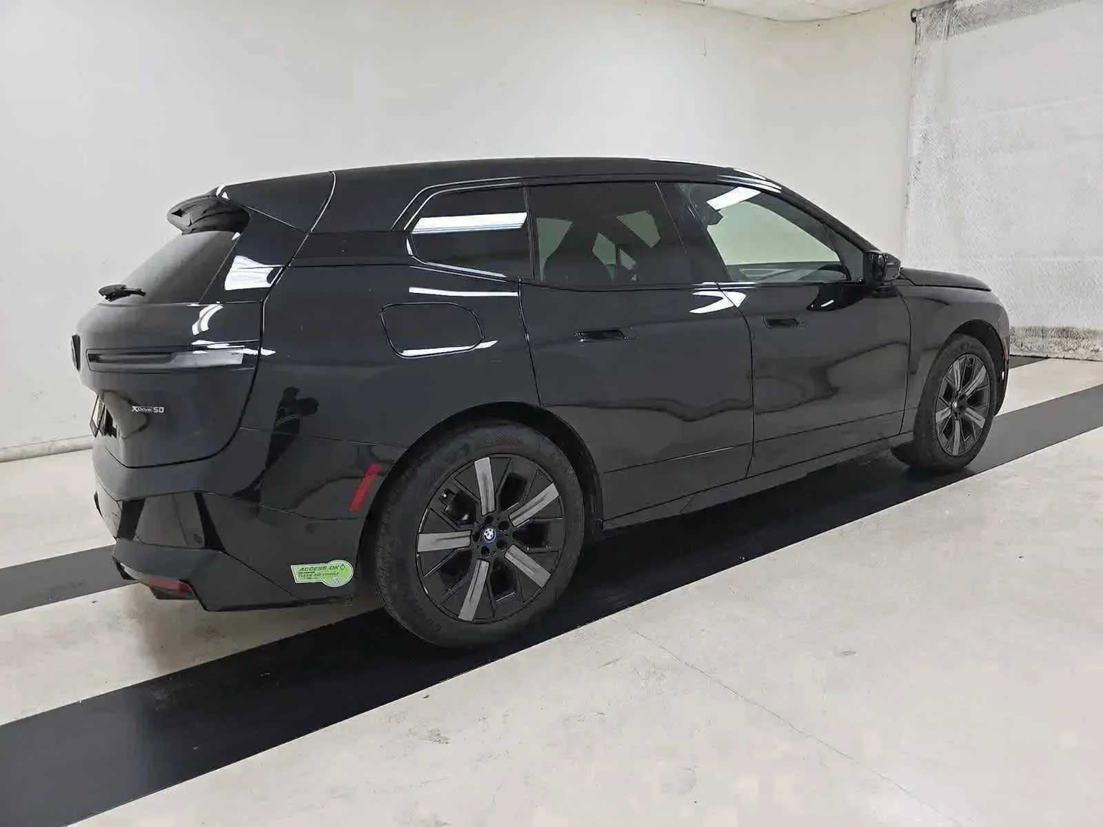 Used 2024 BMW iX xDrive50 w/ Premium Package AWD/4WD image 4