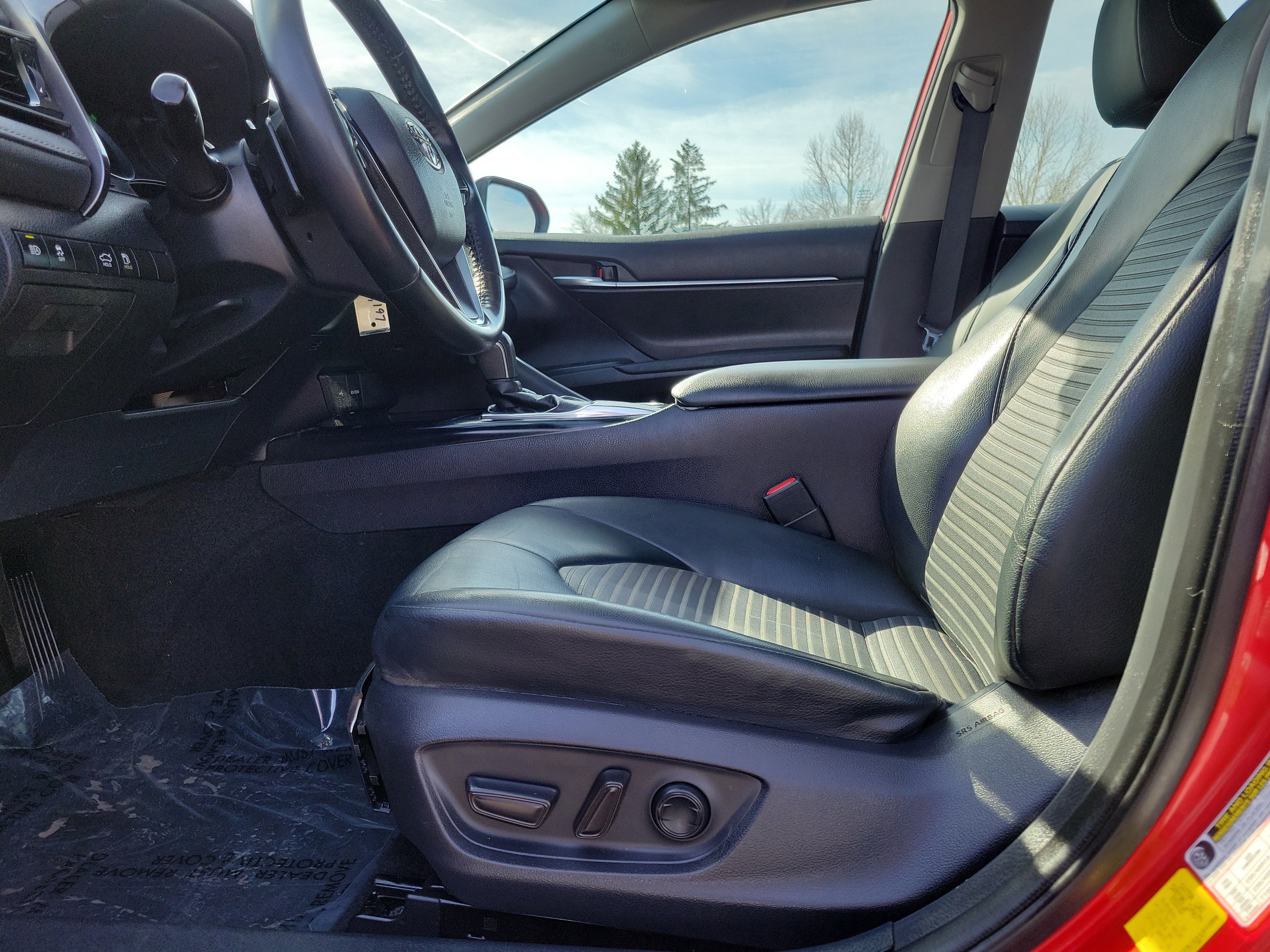 Used 2020 Toyota Camry SE FWD image 16