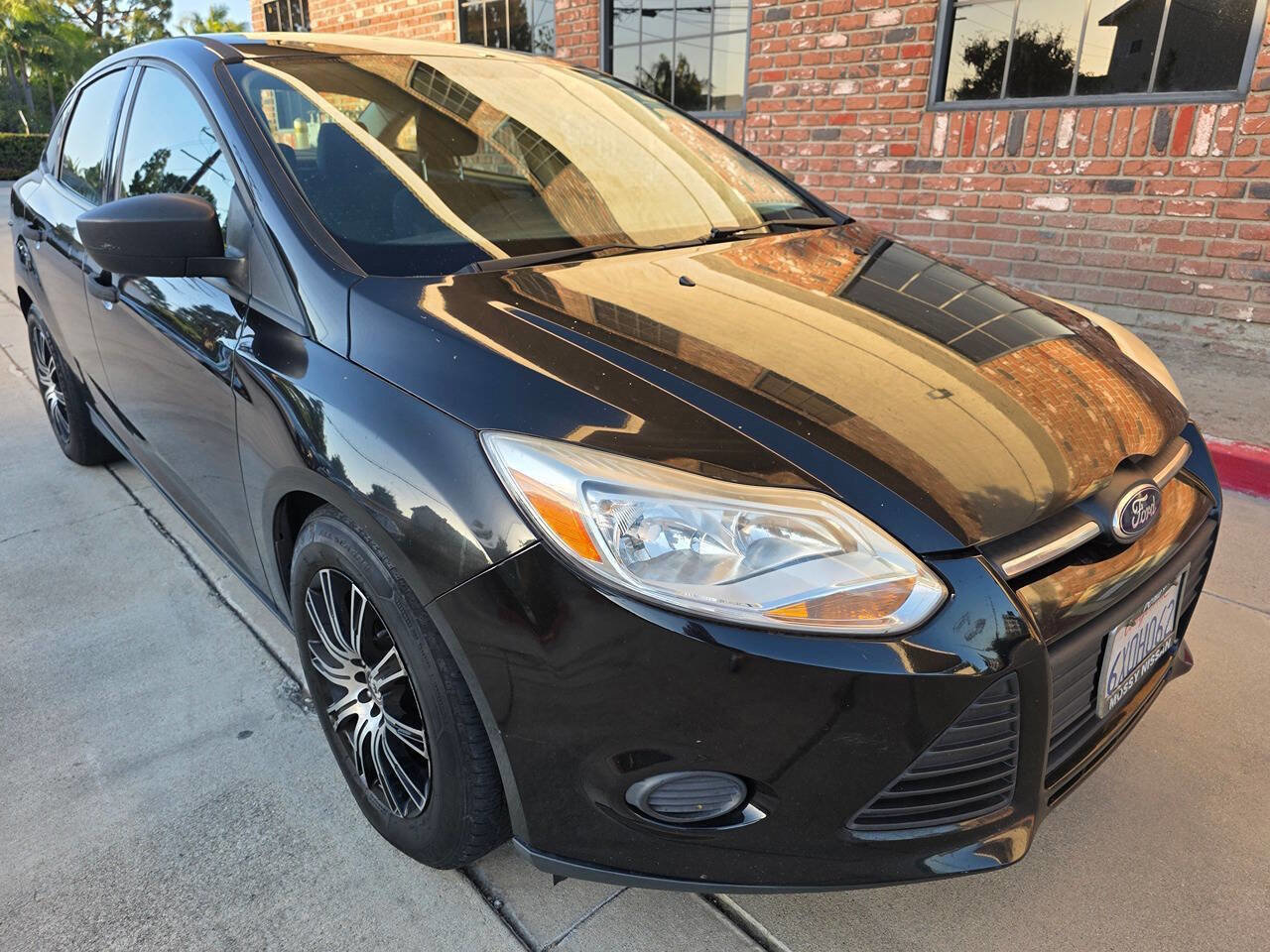 Used 2012 Ford Focus S FWD image 1