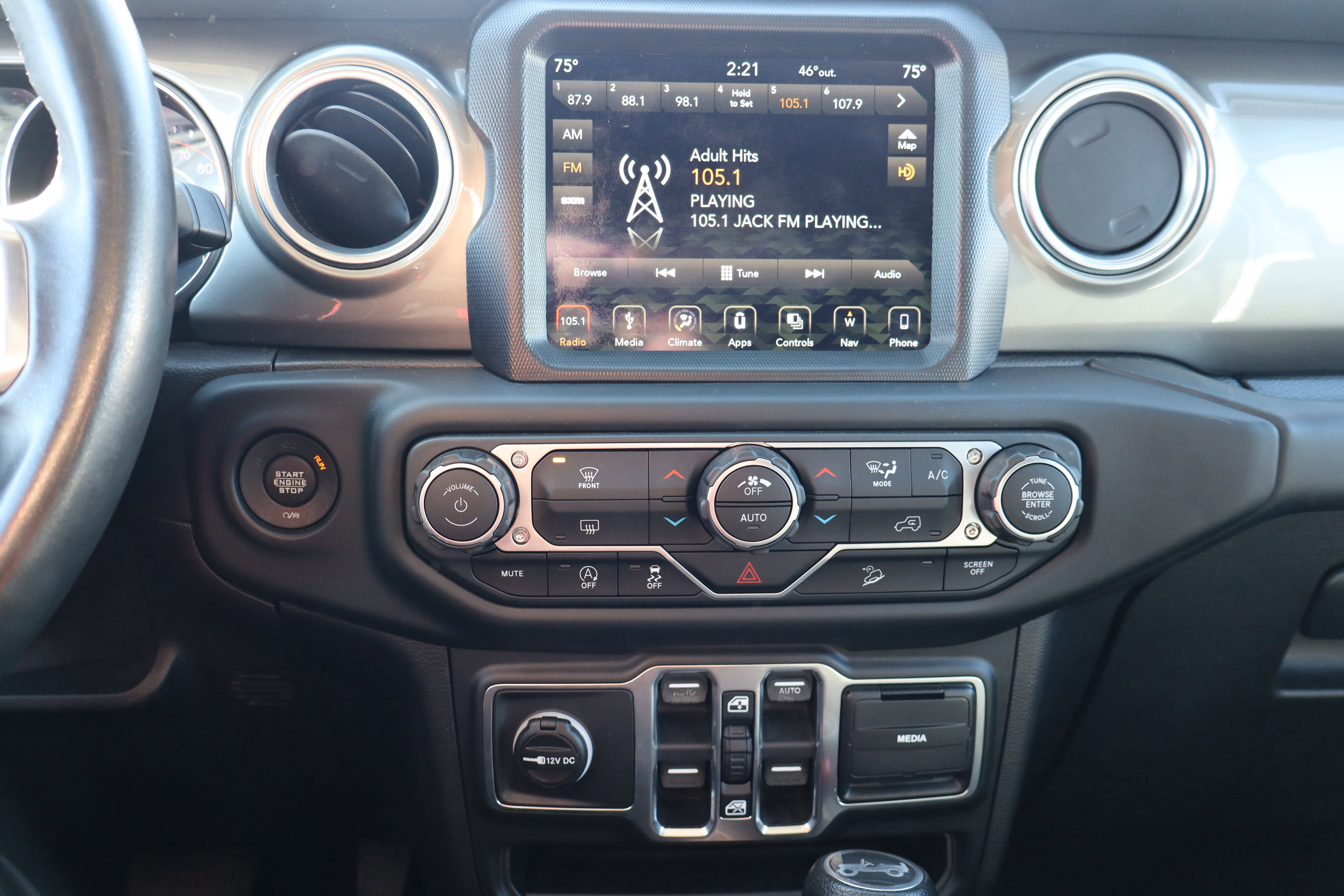 Used 2018 Jeep Wrangler Unlimited Sahara image 18