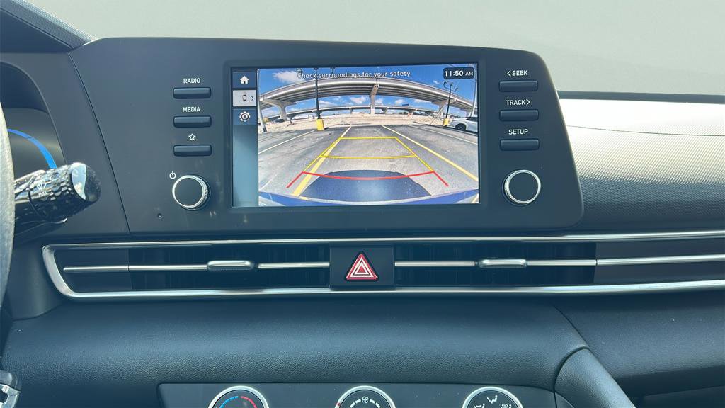 Certified 2025 Hyundai Elantra SE image 18