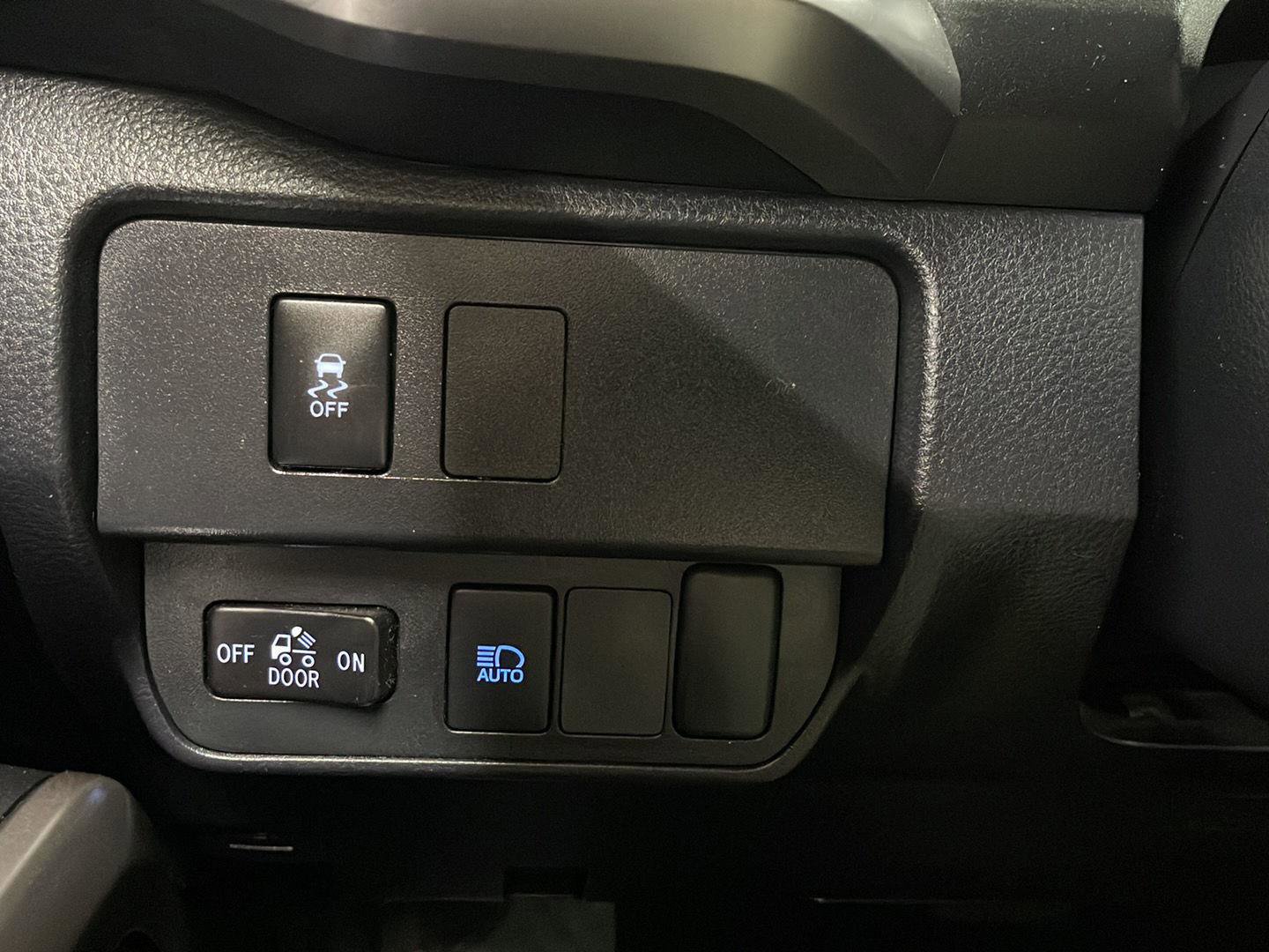 Used 2023 Toyota Tacoma SR5 w/ Technology Package image 15