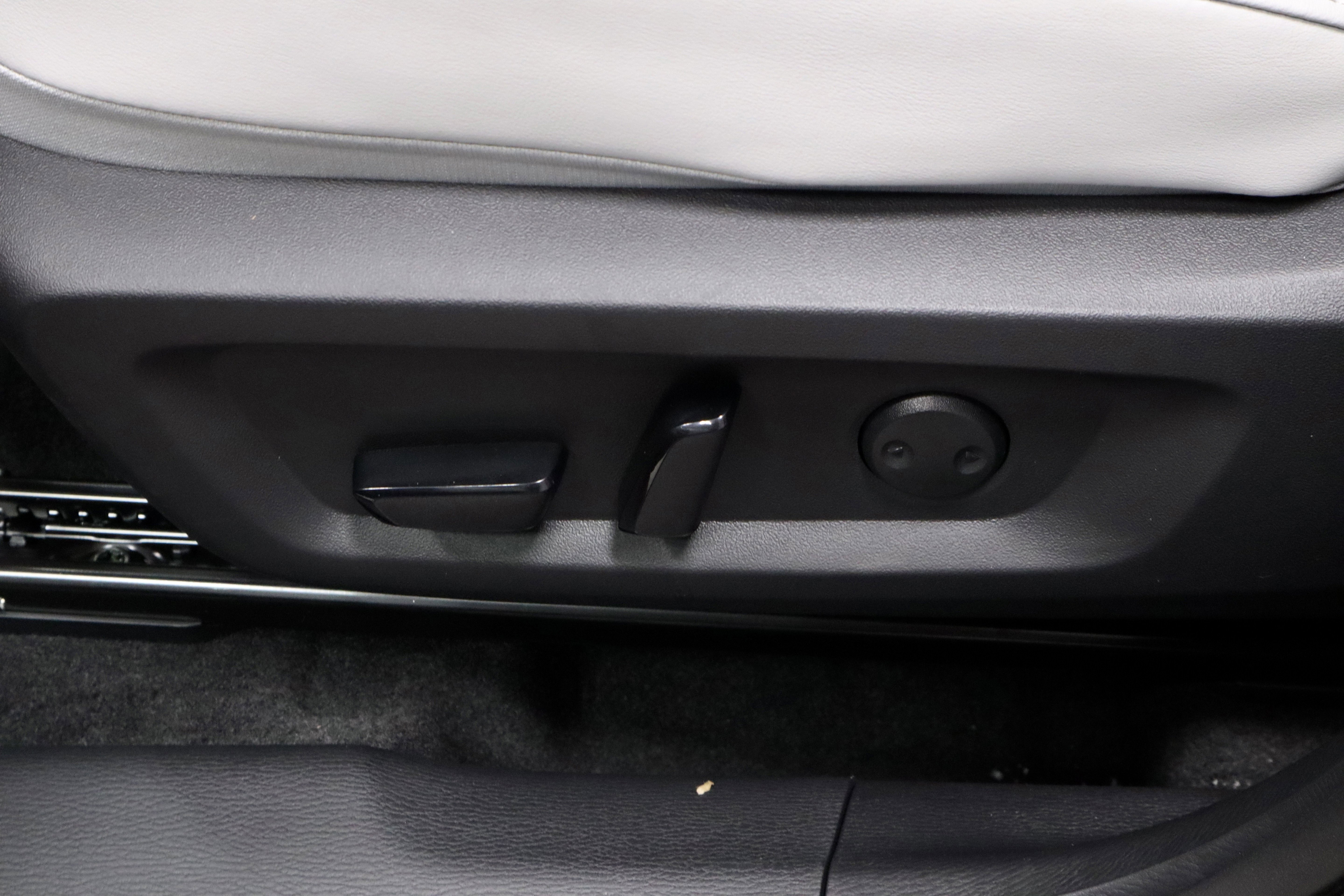 New 2025 Mitsubishi Outlander SE image 17