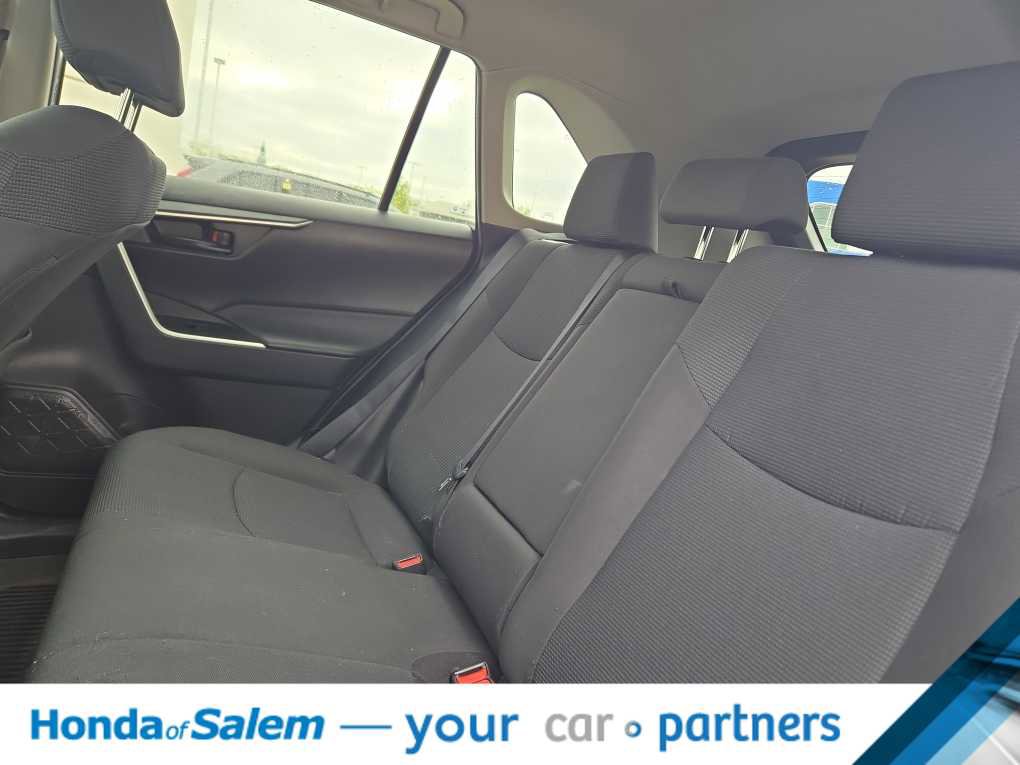Used 2021 Toyota RAV4 LE FWD image 10