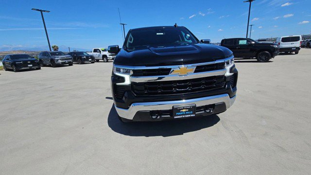 Used 2022 Chevrolet Silverado 1500 LT AWD/4WD image 3