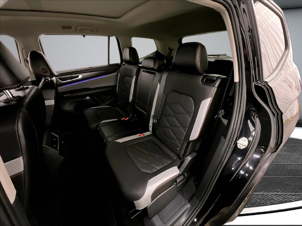 Used 2024 Volkswagen Atlas Peak Edition SE AWD/4WD image 22