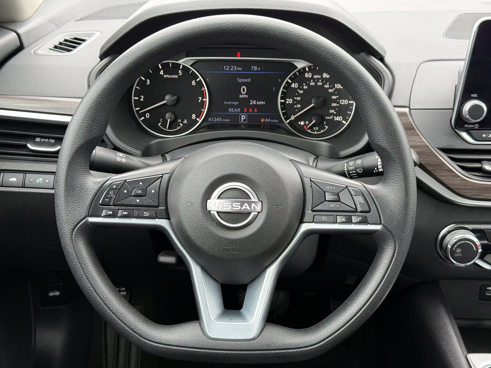 Used 2025 Nissan Altima 2.5 SV FWD image 27