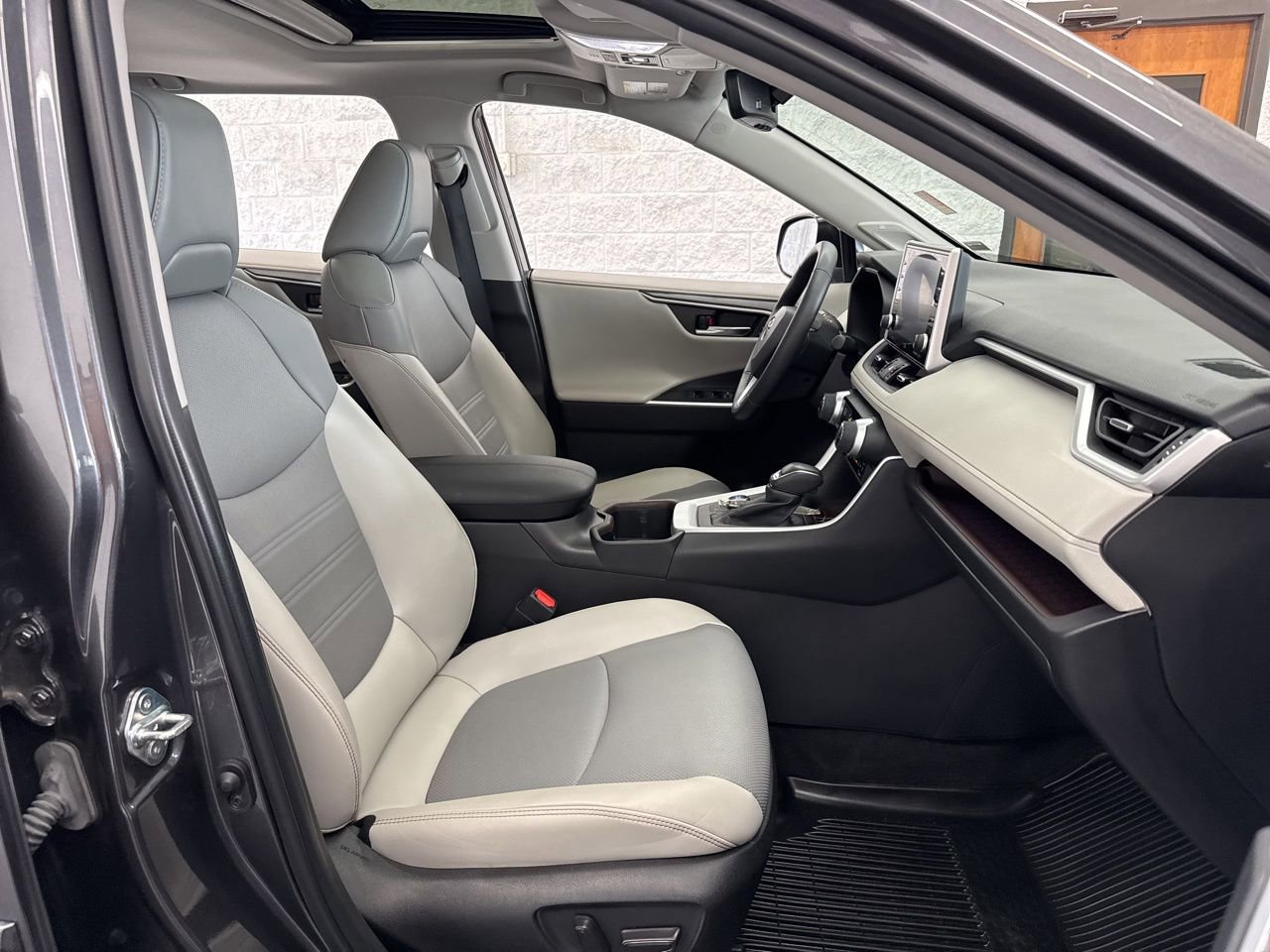 Used 2022 Toyota RAV4 Limited w/ Limited Grade Weather Package AWD/4WD image 51