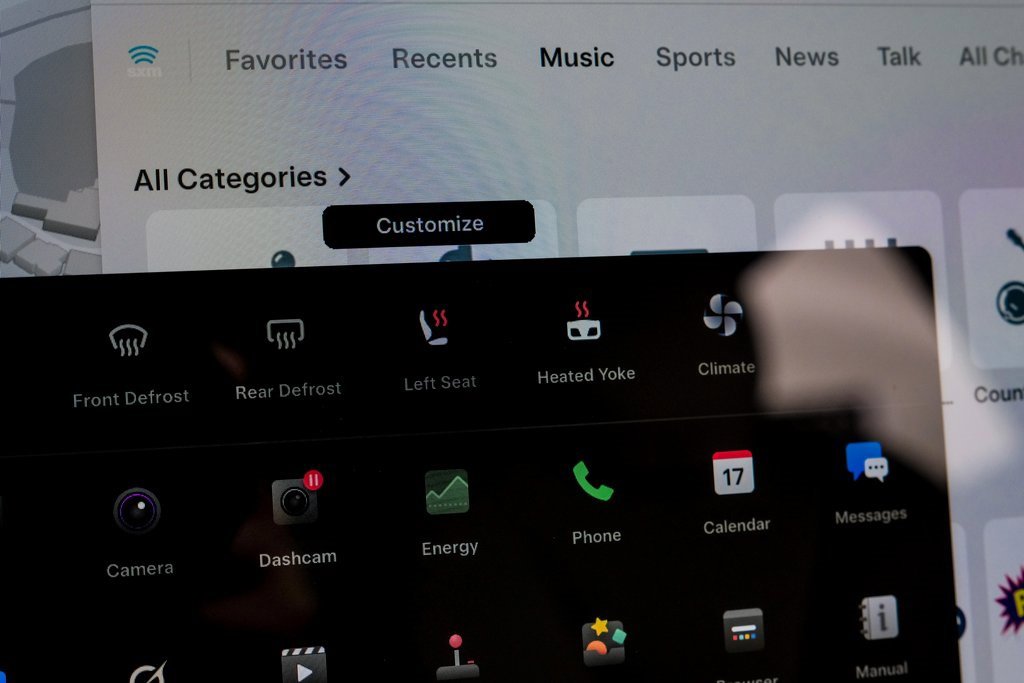 Used 2022 Tesla Model X image 34